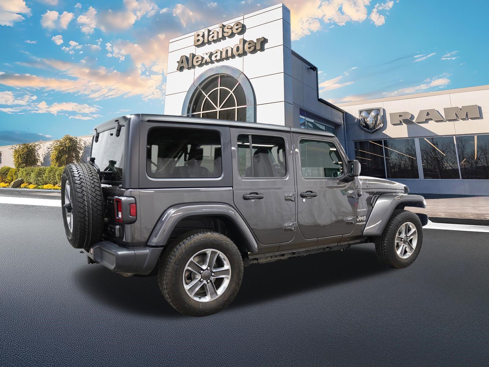 Used 2021 Jeep Wrangler Unlimited Sahara w/ Dual Top Group AWD/4WD image 3