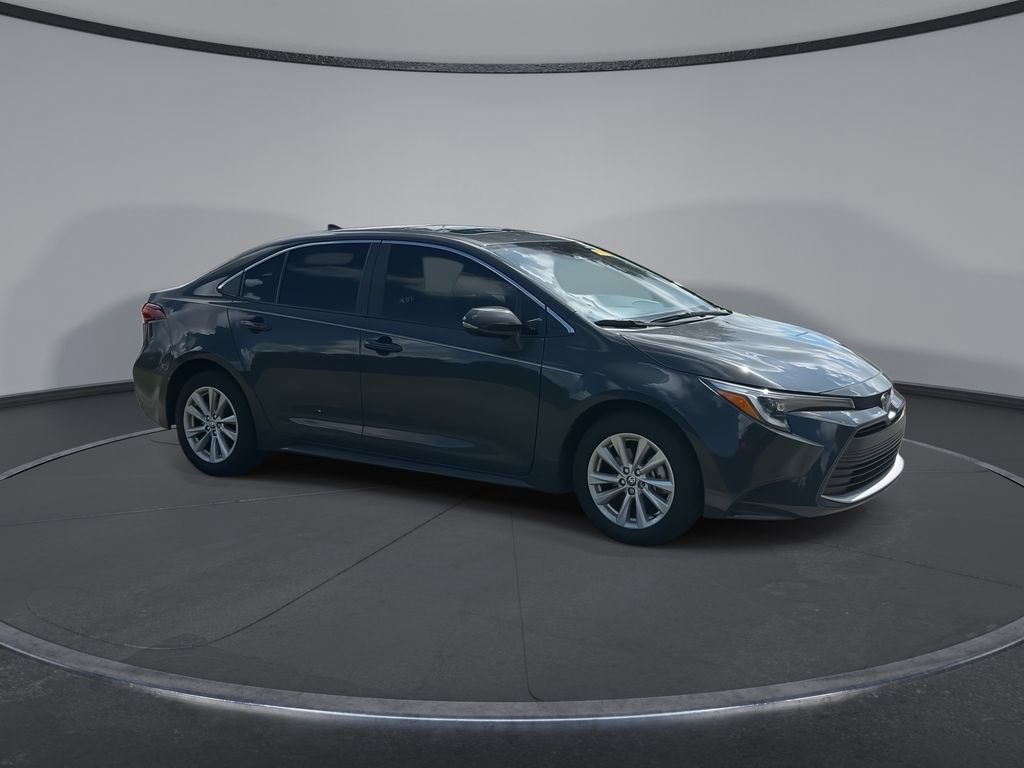 Used 2025 Toyota Corolla XLE FWD image 2
