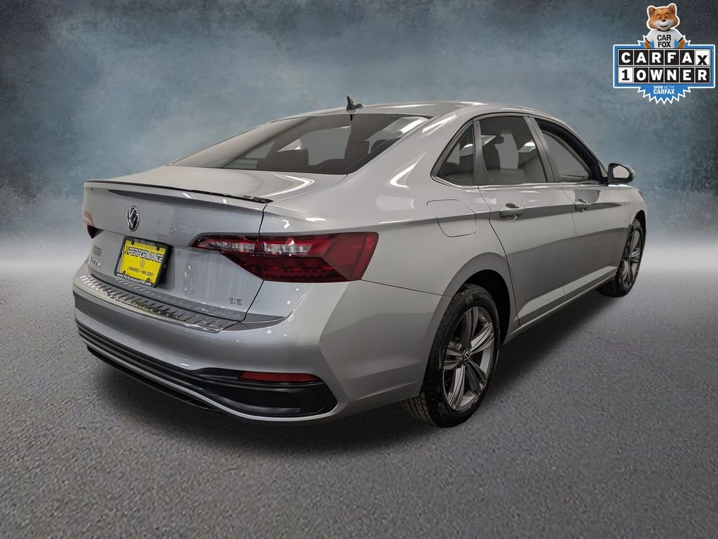 Used 2023 Volkswagen Jetta SE image 4