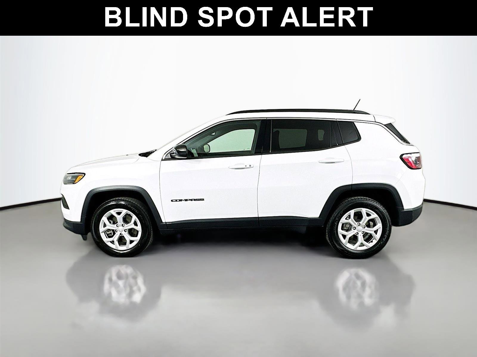 Used 2024 Jeep Compass Latitude image 8