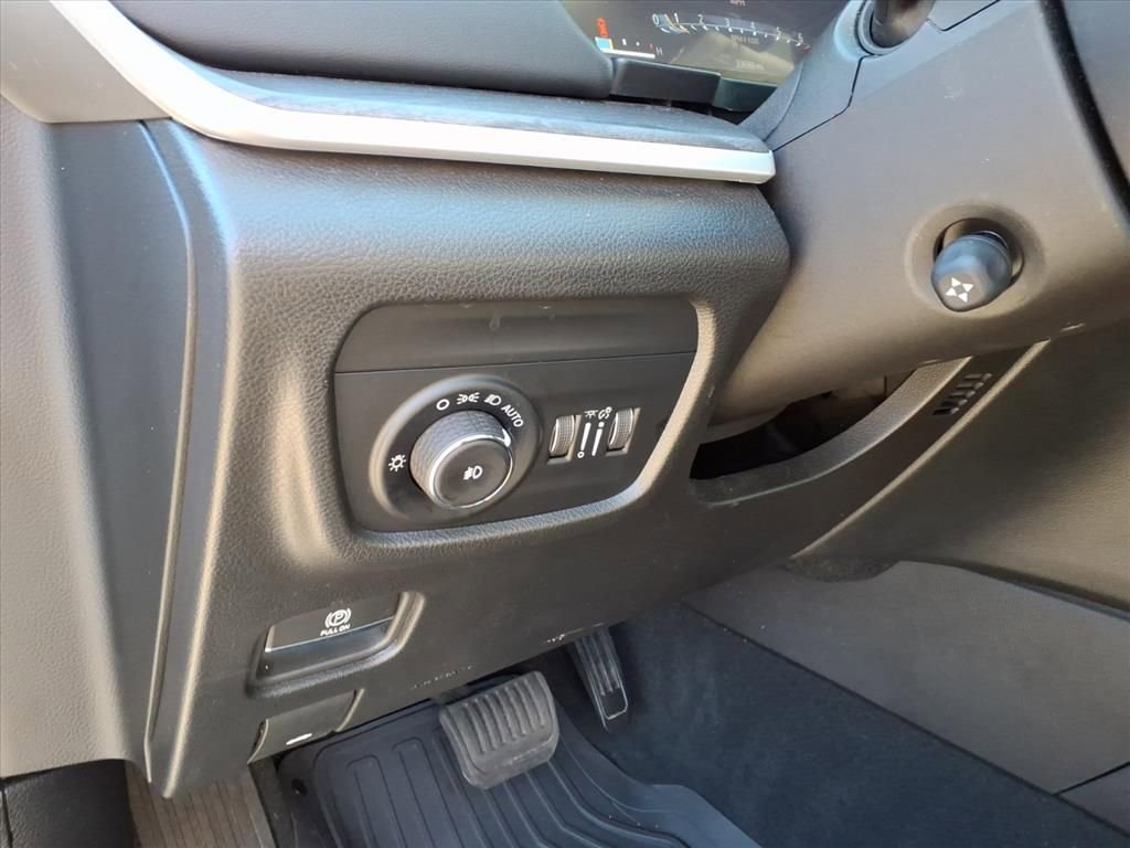 Used 2023 Jeep Grand Cherokee Limited w/ Luxury Tech Group II image 50