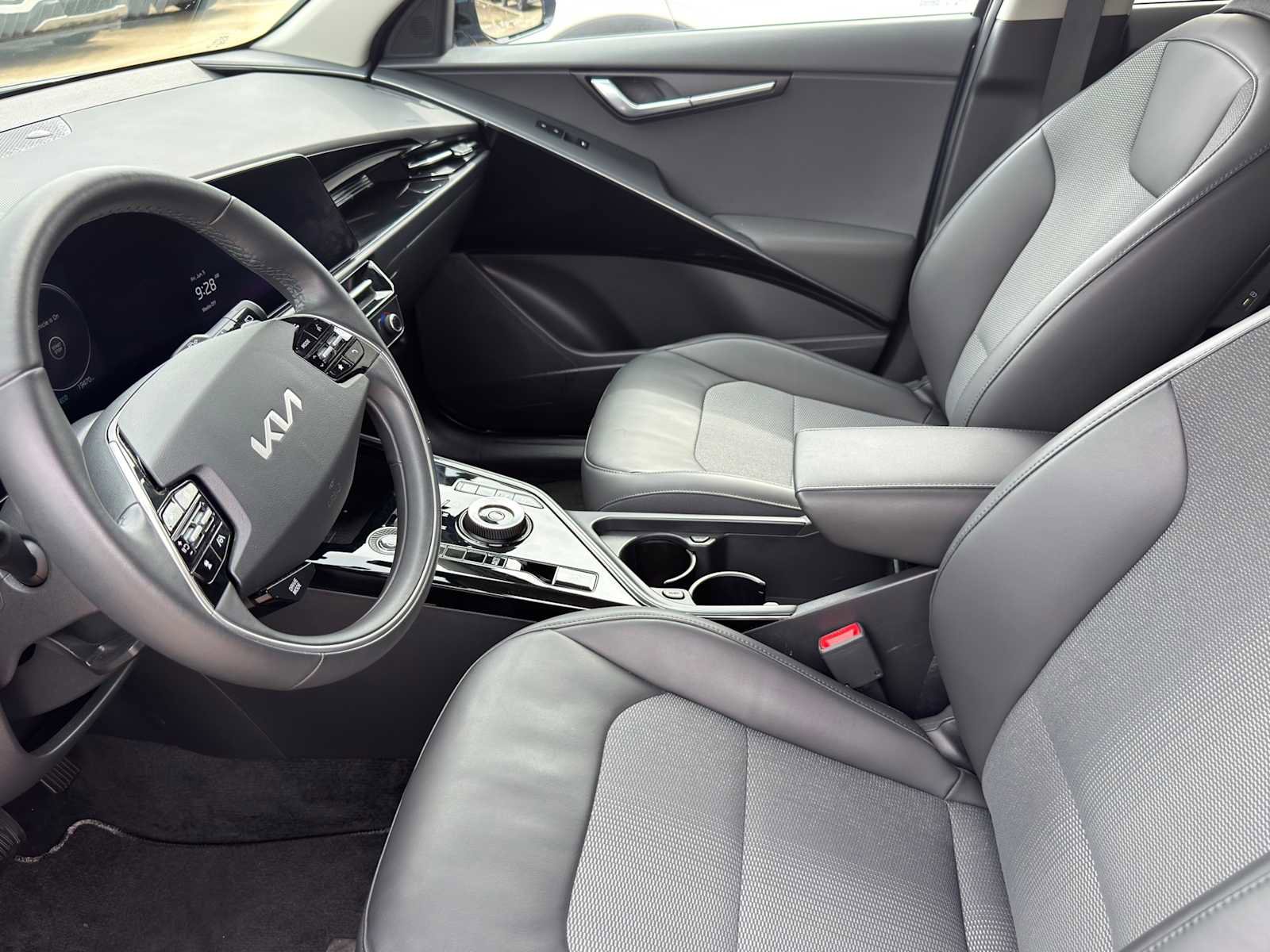 Certified 2024 Kia Niro Wind FWD image 11