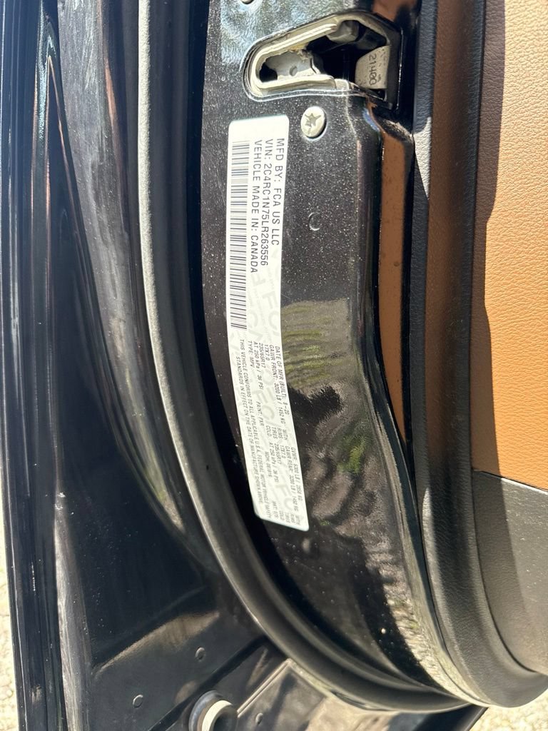 Used 2020 Chrysler Pacifica Limited w/ Advanced Safetytec Group FWD image 11