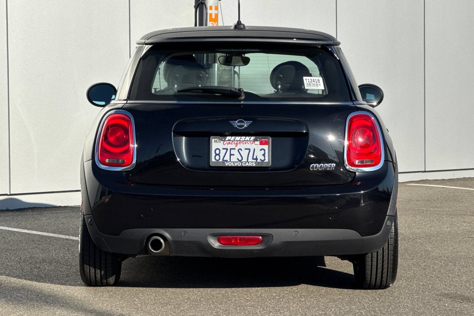 Used 2019 MINI Cooper 2-Door Hardtop w/ Signature Upholstery Package FWD image 4