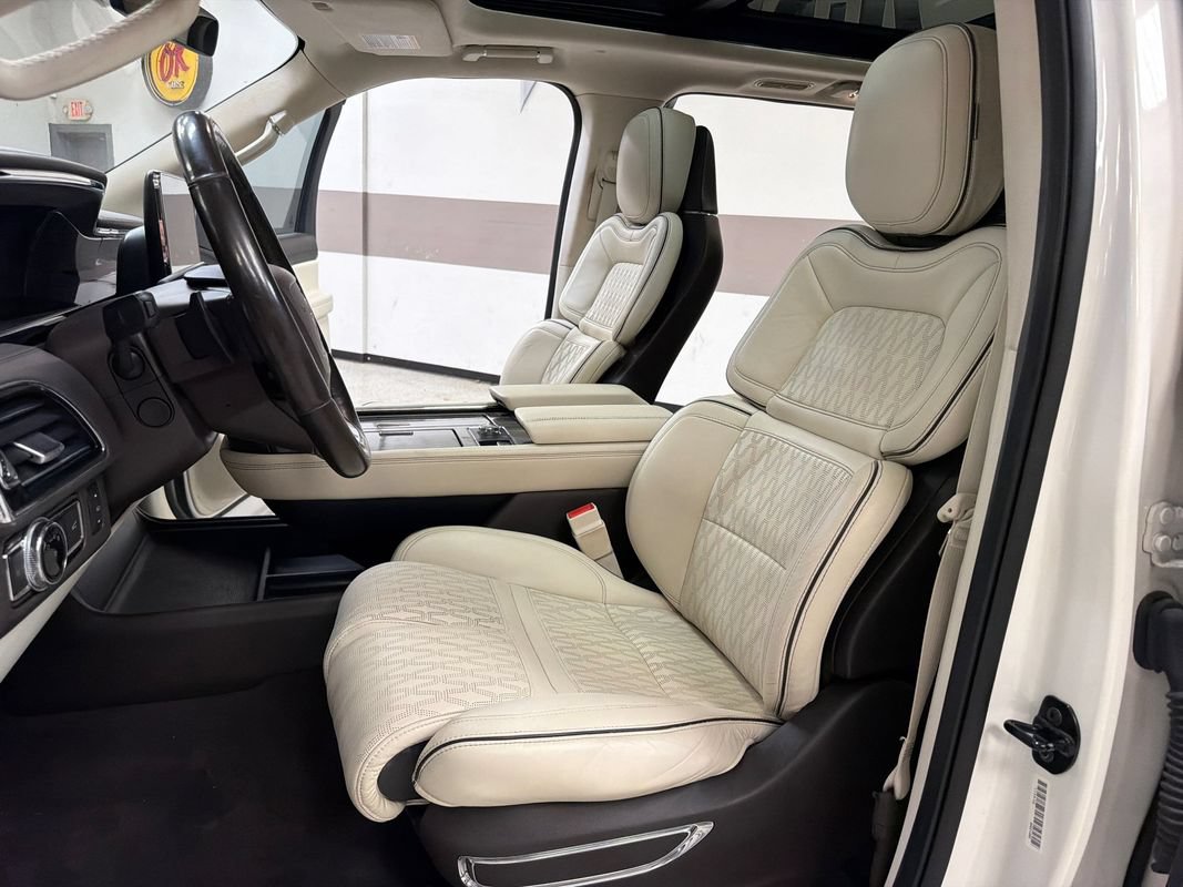 Used 2020 Lincoln Navigator Black Label w/ Cargo Convenience Package AWD/4WD image 28