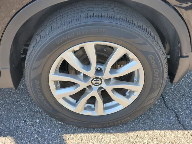 Used 2018 Nissan Rogue SV w/ Premium Package AWD/4WD image 7