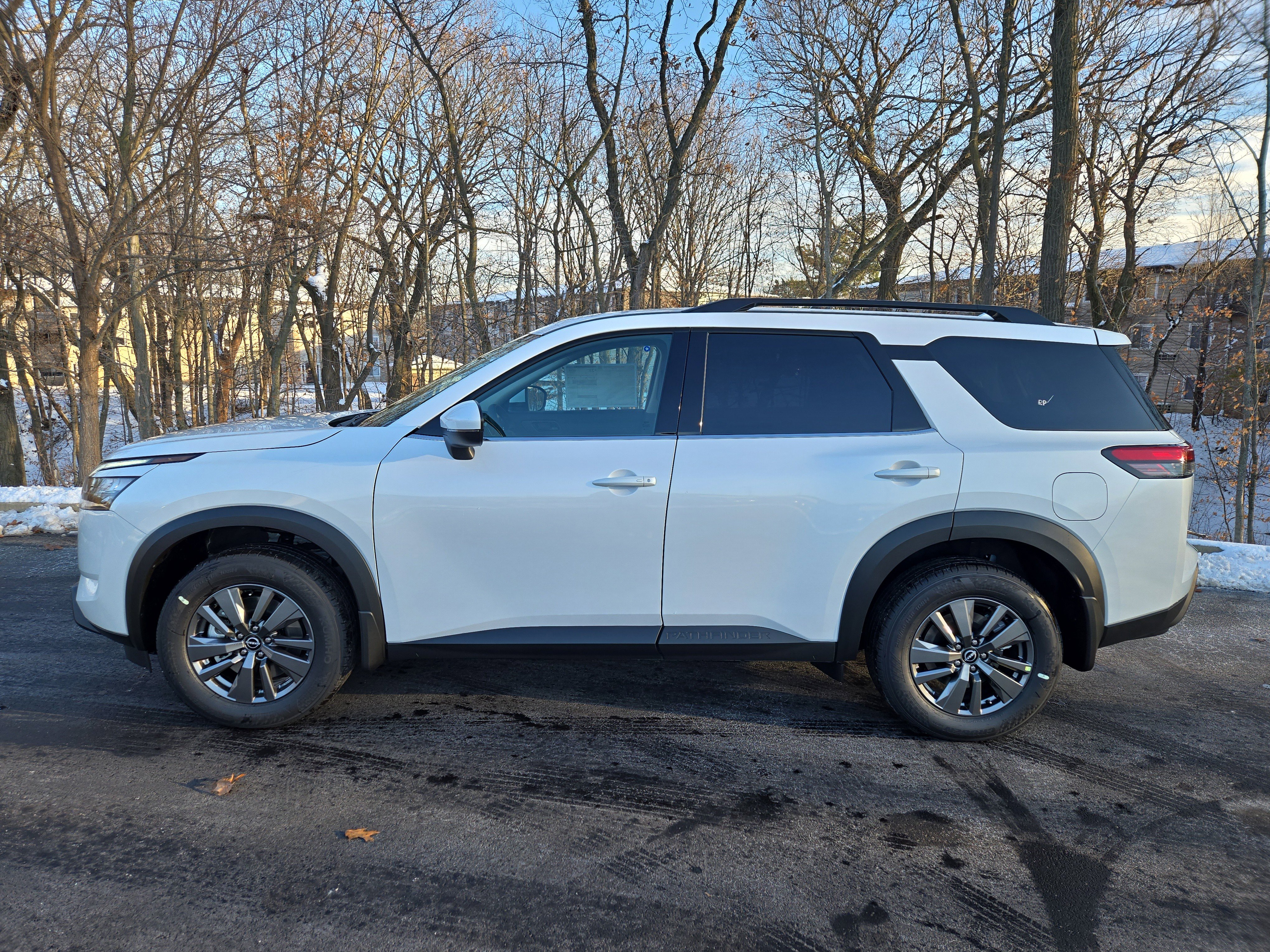 New 2025 Nissan Pathfinder SV image 5