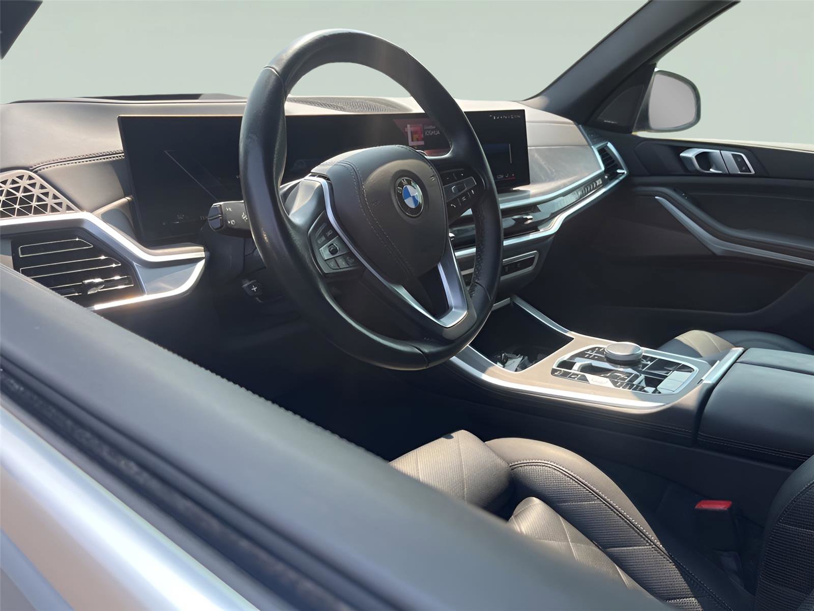 Used 2024 BMW X5 xDrive40i w/ Premium Package image 14