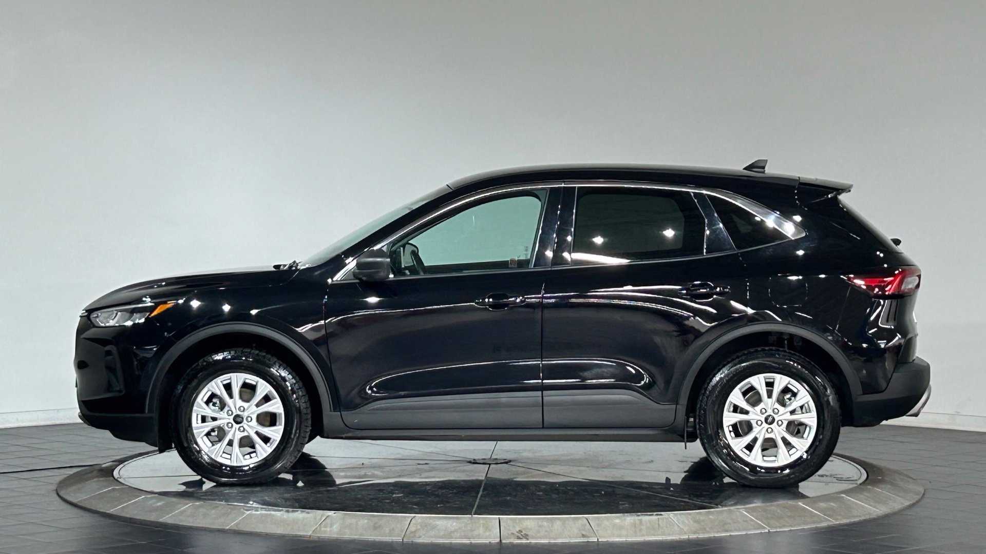 Used 2024 Ford Escape Active AWD/4WD image 6