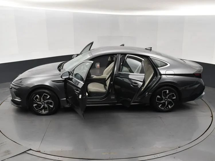 Used 2025 Hyundai Sonata SEL FWD image 7