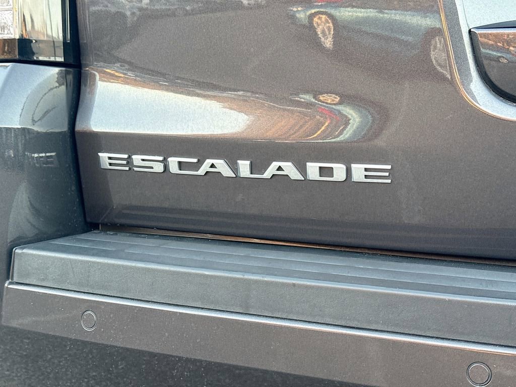 Used 2017 Cadillac Escalade Luxury image 11