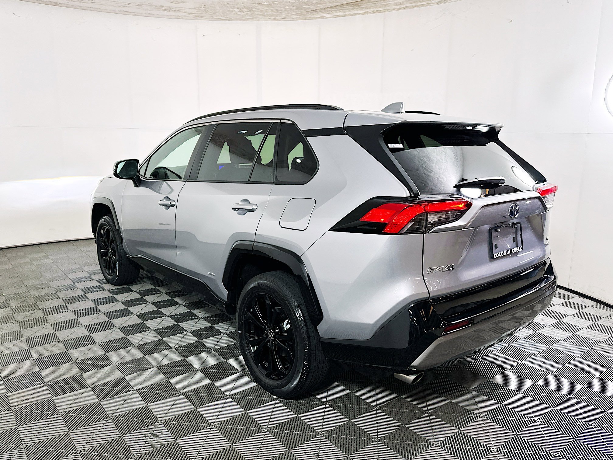 Used 2023 Toyota RAV4 SE AWD/4WD image 5