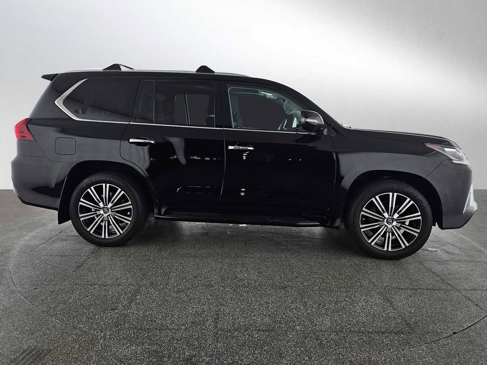 Used 2018 Lexus LX 570 4WD w/ Luxury Package image 2