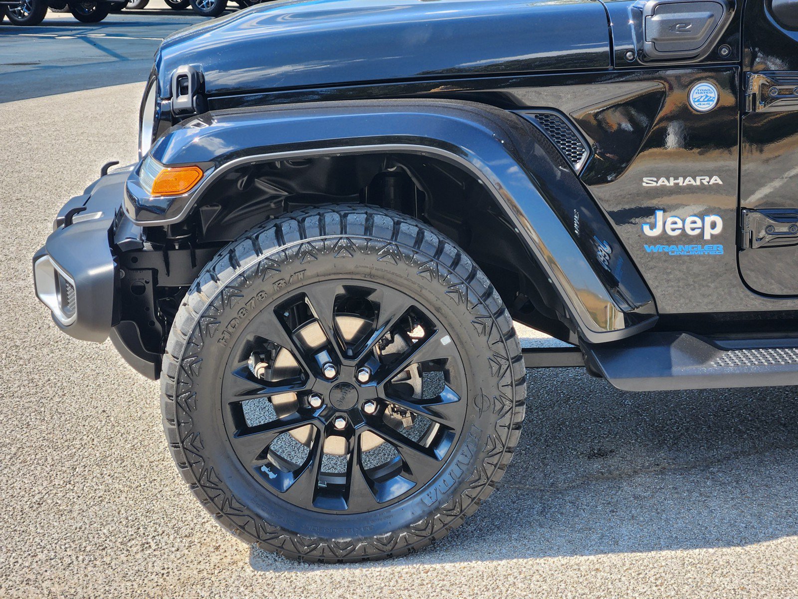 Used 2021 Jeep Wrangler Unlimited Sahara w/ Cold Weather Group AWD/4WD image 25