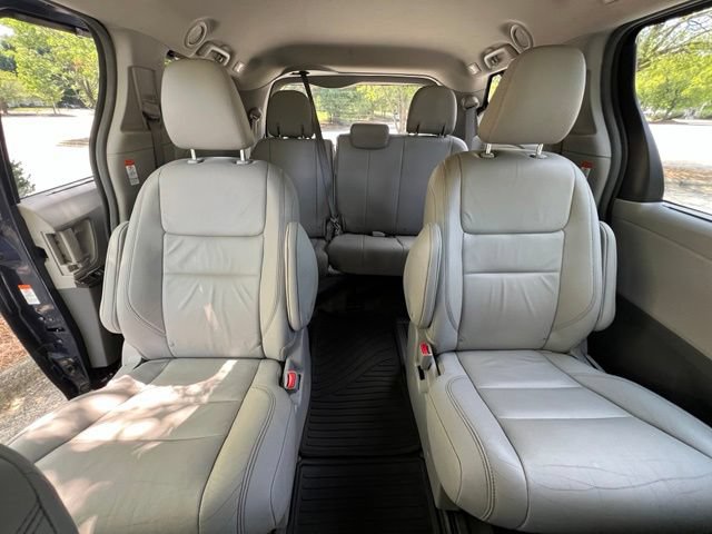 Used 2018 Toyota Sienna XLE w/ XLE Navigation Package AWD/4WD image 23