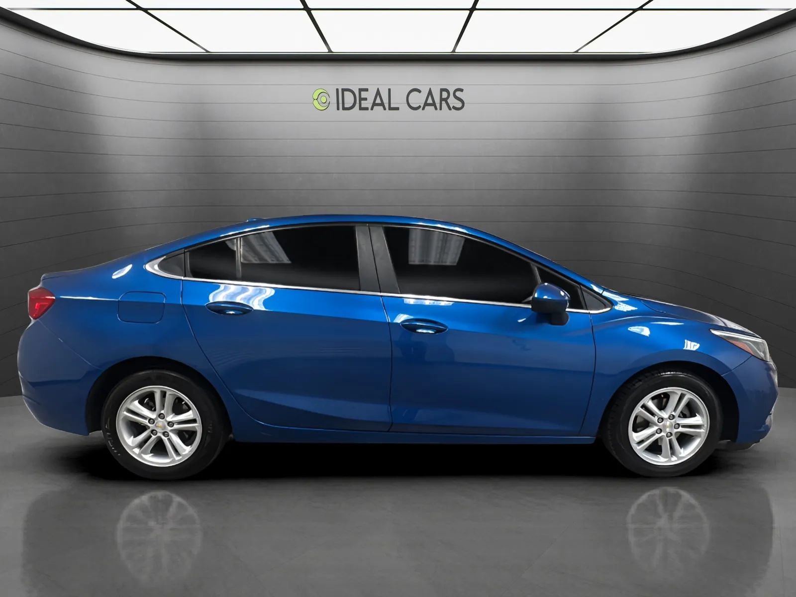 Used 2018 Chevrolet Cruze LT FWD image 4