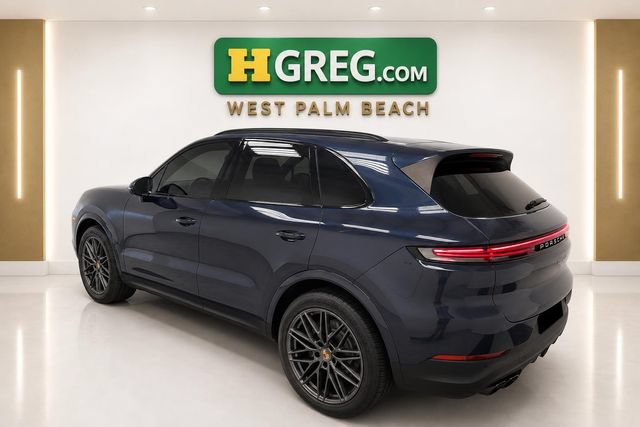 Used 2024 Porsche Cayenne AWD/4WD image 2