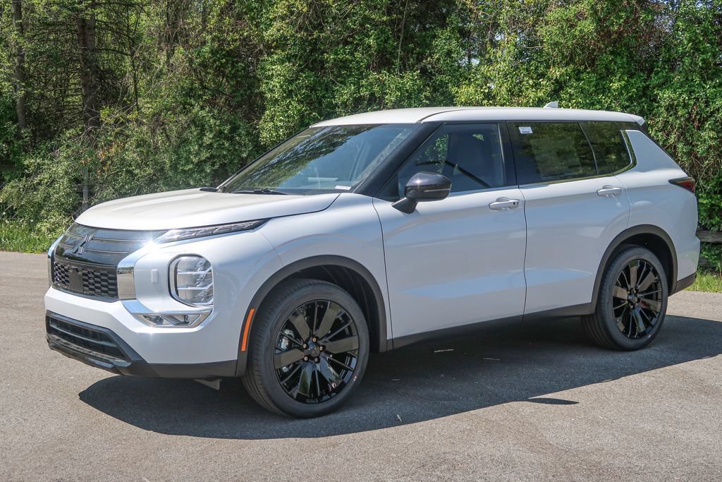 New 2026 Mitsubishi Outlander LE AWD/4WD image 3
