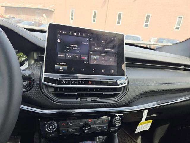 Certified 2025 Jeep Compass Latitude w/ Sun & Sound Group AWD/4WD image 24