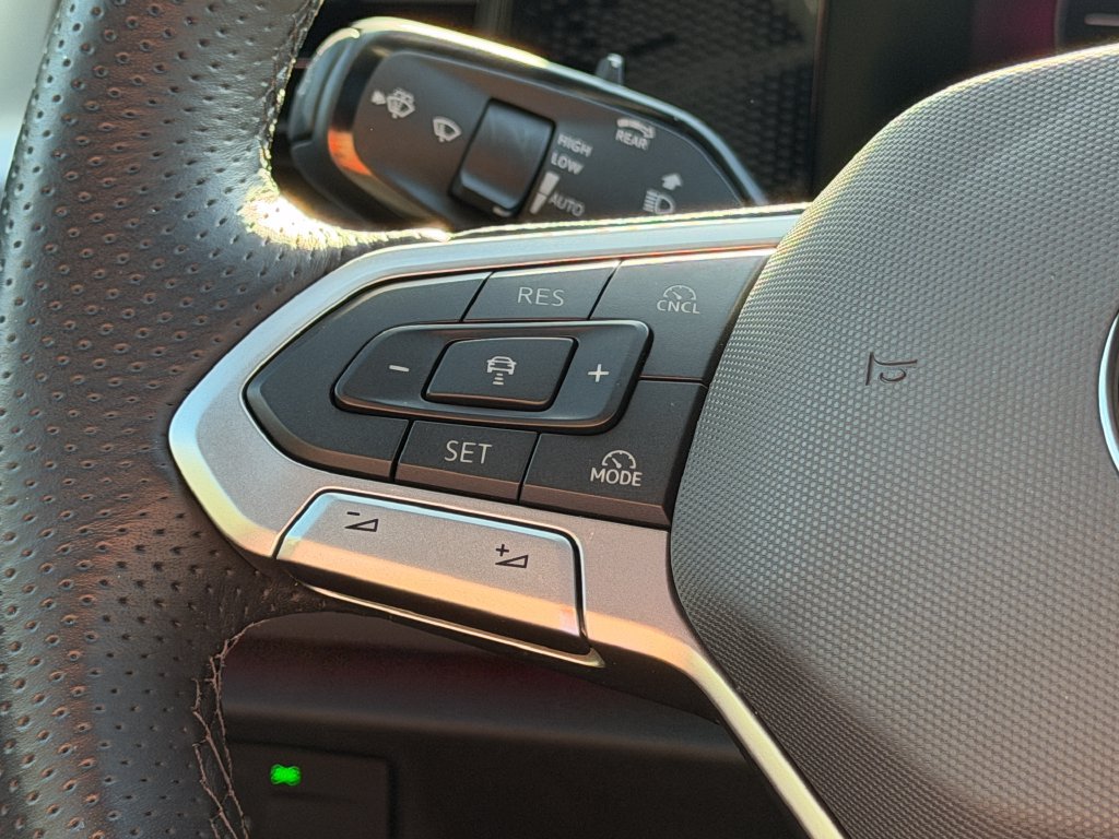 Certified 2026 Volkswagen Tiguan SE R-Line FWD image 17