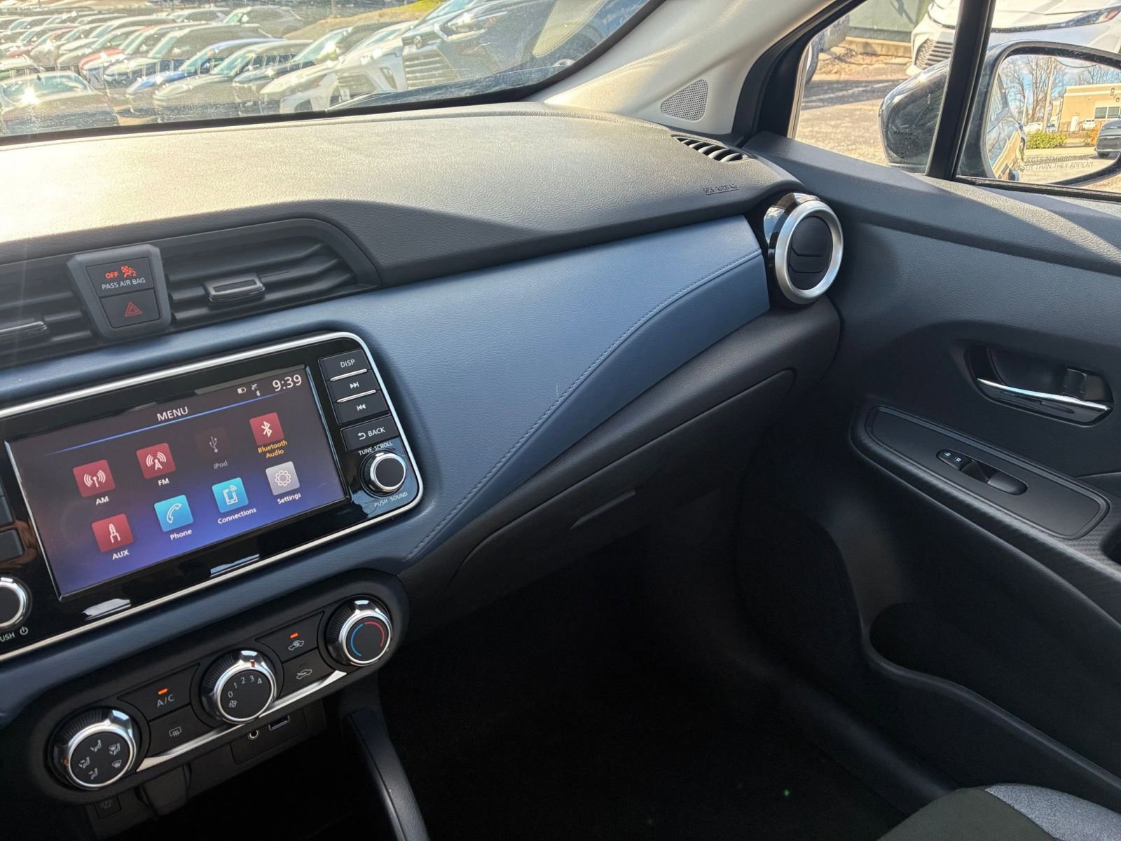 Used 2025 Nissan Versa SV image 36