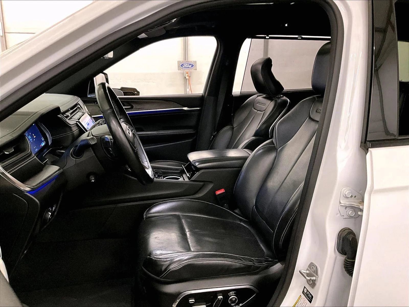 Used 2021 Jeep Grand Cherokee L Overland w/ Luxury Tech Group IV AWD/4WD image 24