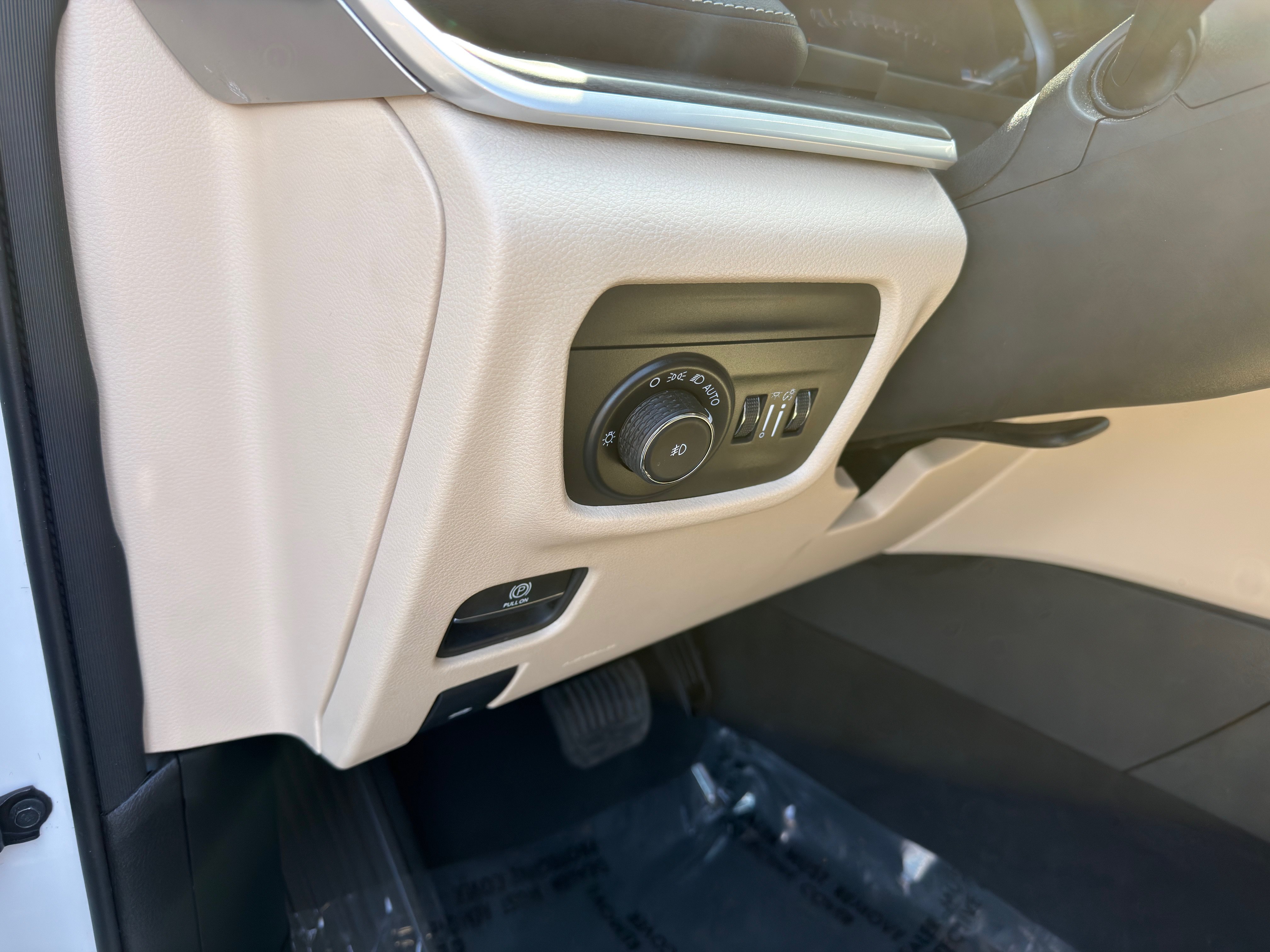 Used 2023 Jeep Grand Cherokee Limited AWD/4WD image 25