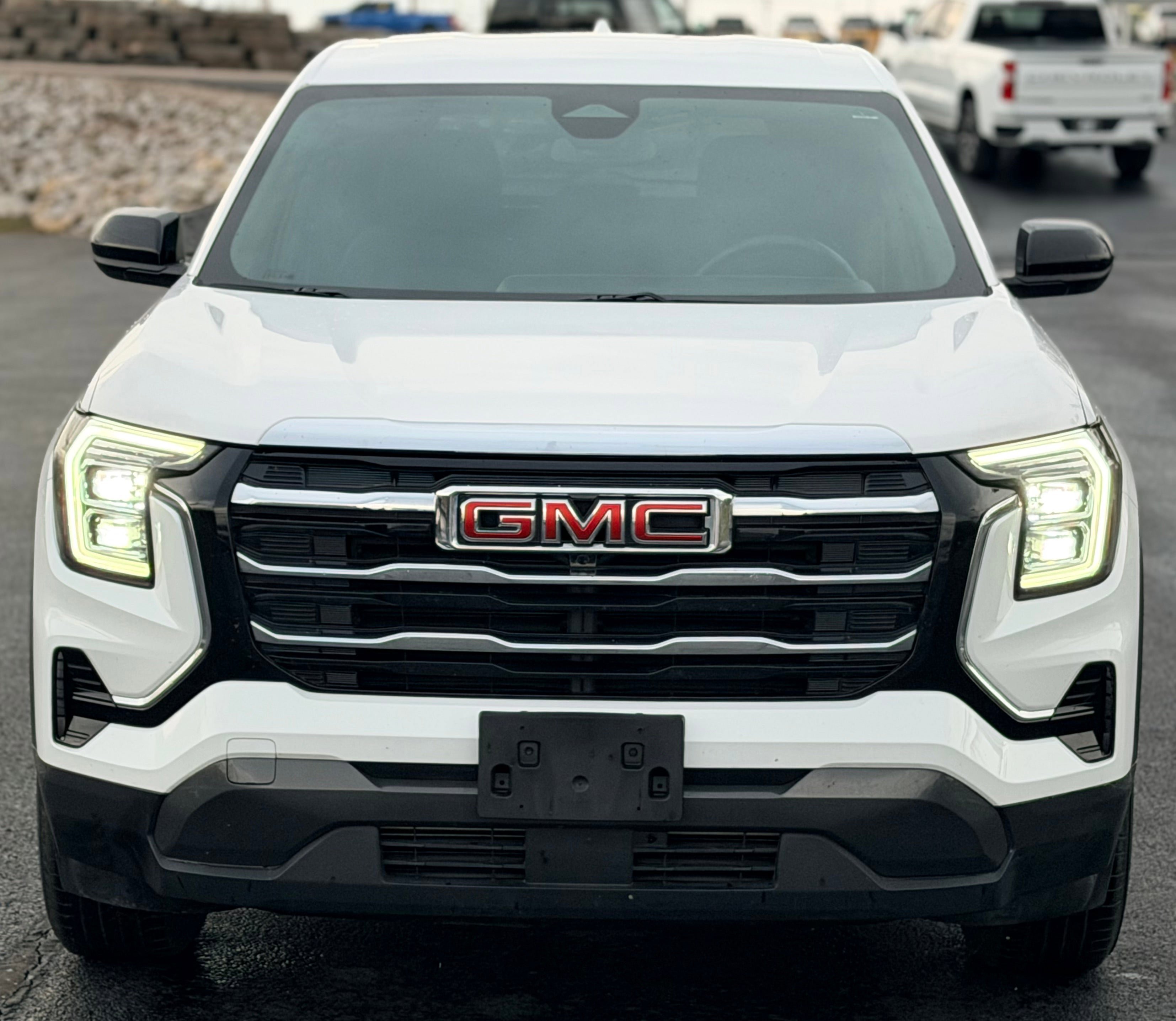 Used 2025 GMC Terrain Elevation image 2