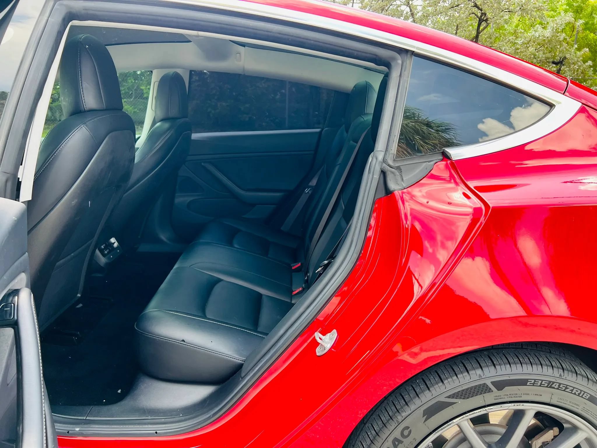 Used 2018 Tesla Model 3 Long Range RWD image 11