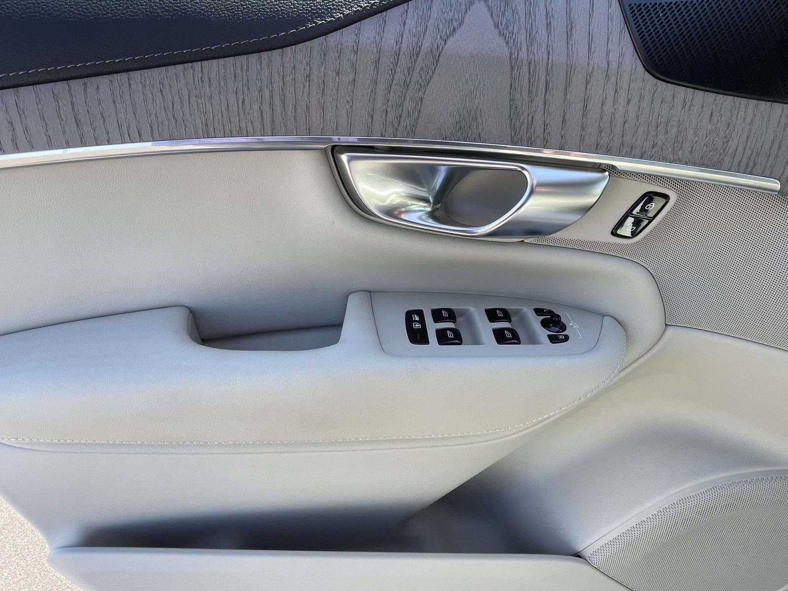 Certified 2024 Volvo XC90 B6 Ultimate w/ Lounge Package image 19
