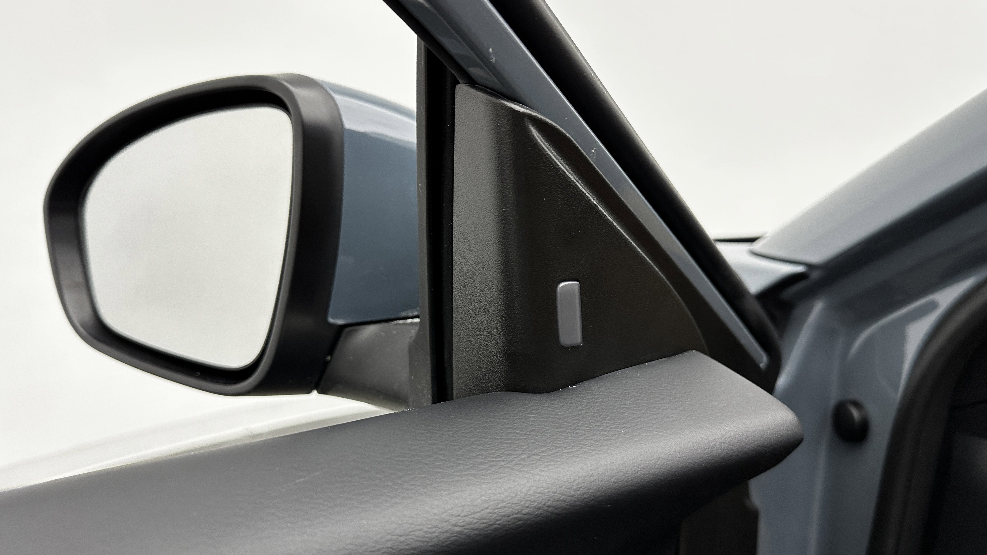 Used 2025 Nissan Sentra SV w/ SV Premium Package image 13