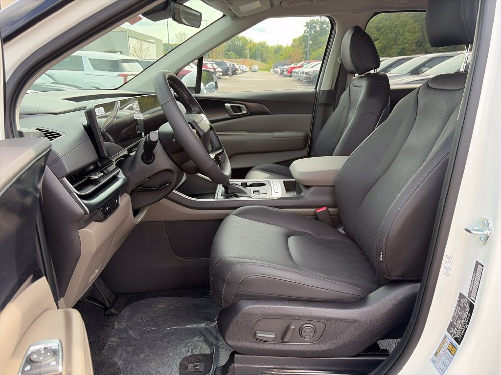 New 2027 Kia Carnival FWD image 14