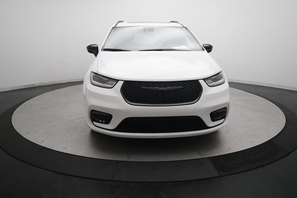 Used 2025 Chrysler Pacifica Limited FWD image 11