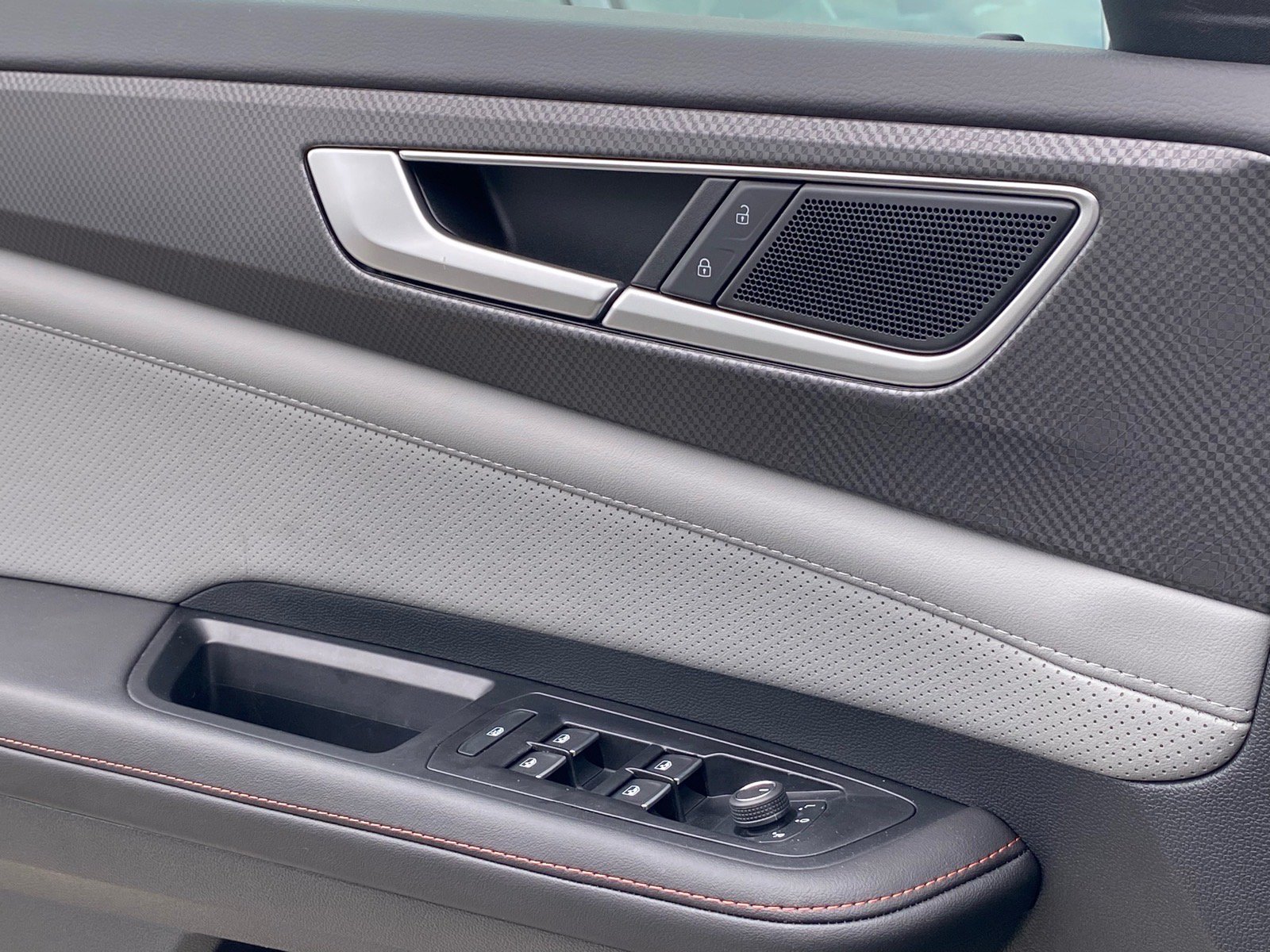 Certified 2025 Volkswagen Atlas Peak Edition SE AWD/4WD image 16