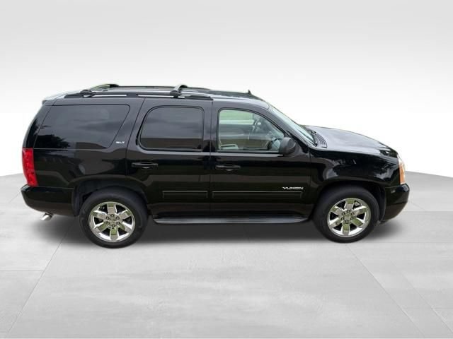 Used 2013 GMC Yukon SLT w/ SLT-2 Equipment Package RWD image 2