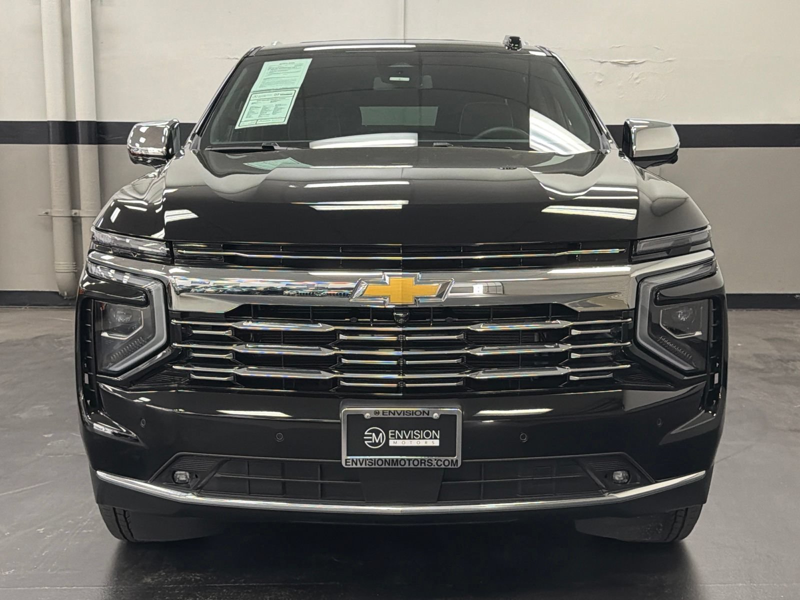 Used 2025 Chevrolet Suburban Premier w/ Sun And Tow Package AWD/4WD image 4
