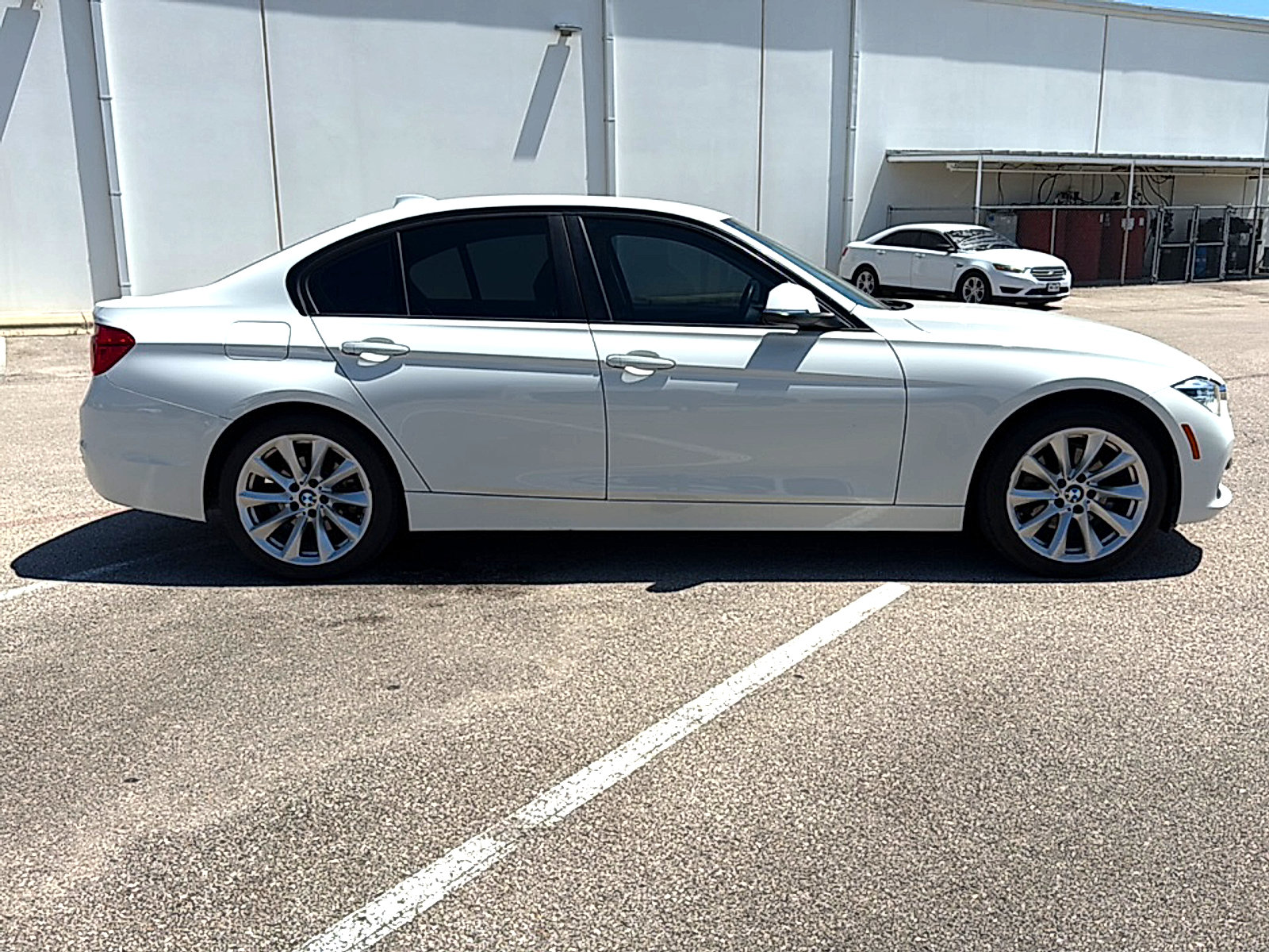 Used 2018 BMW 320i Sedan RWD image 5