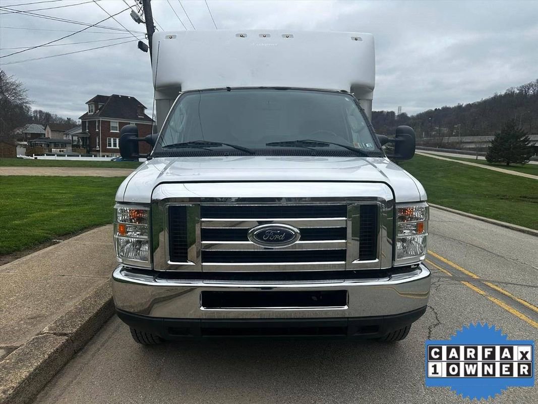 Used 2017 Ford E-450 and Econoline 450 Super Duty w/ Power Windows & Locks Group RWD image 2