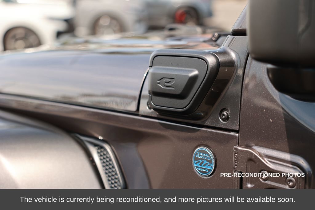 Used 2025 Jeep Wrangler Unlimited Sahara w/ Safety Group image 15