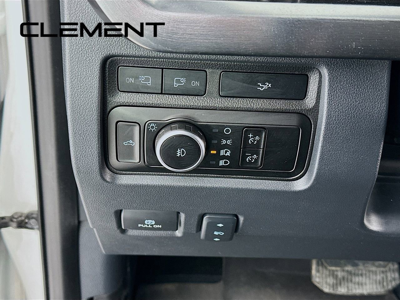 Used 2023 Ford F350 Lariat w/ Sport Appearance Package image 14