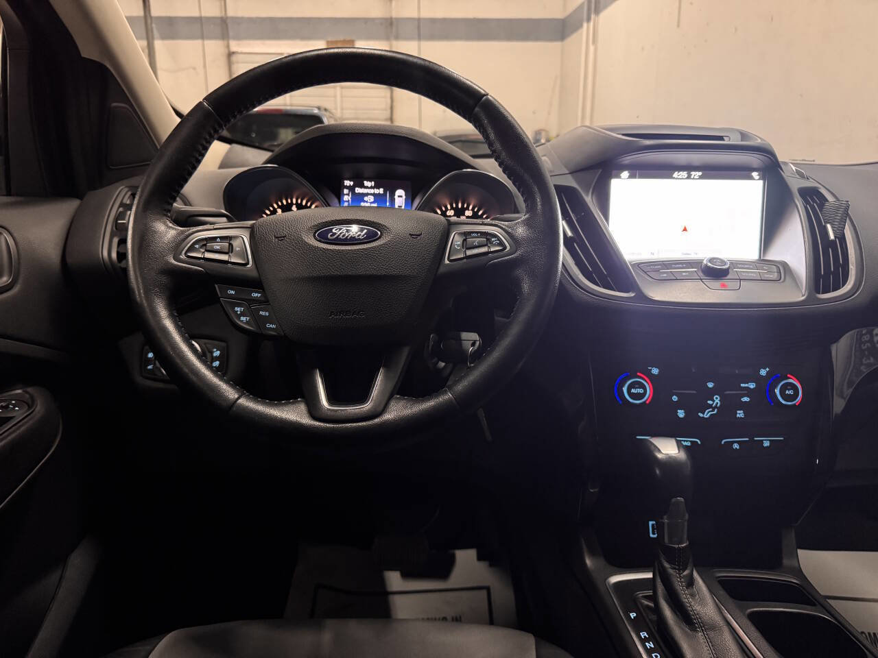Used 2017 Ford Escape SE w/ Equipment Group 201A AWD/4WD image 16