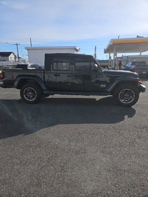 Used 2021 Jeep Gladiator Overland w/ Cold Weather Group image 2
