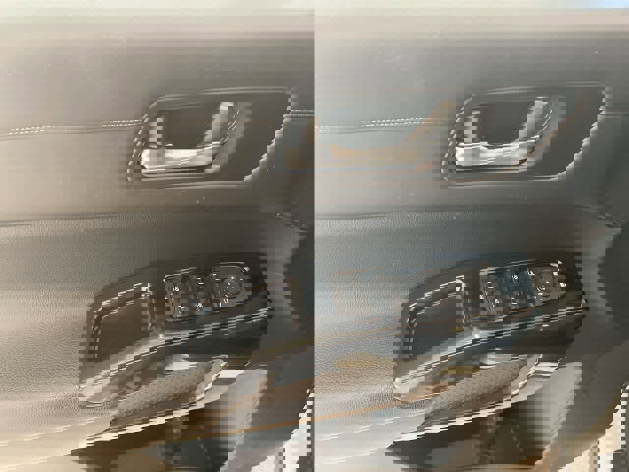 Used 2022 Nissan Pathfinder SV image 13