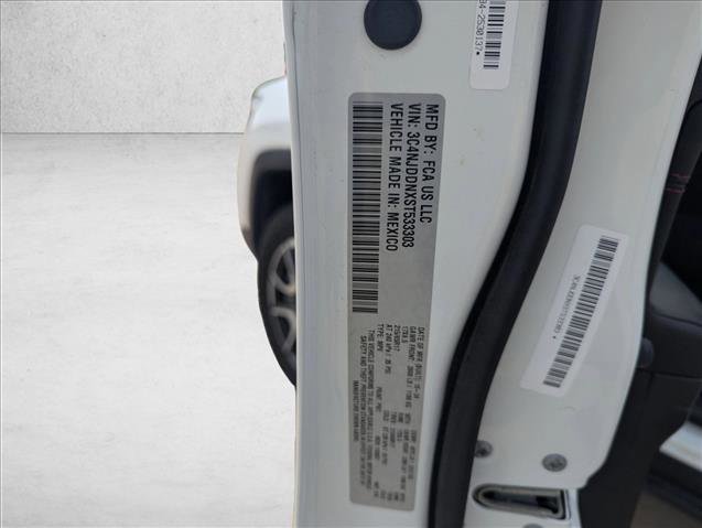 Used 2025 Jeep Compass Trailhawk image 17