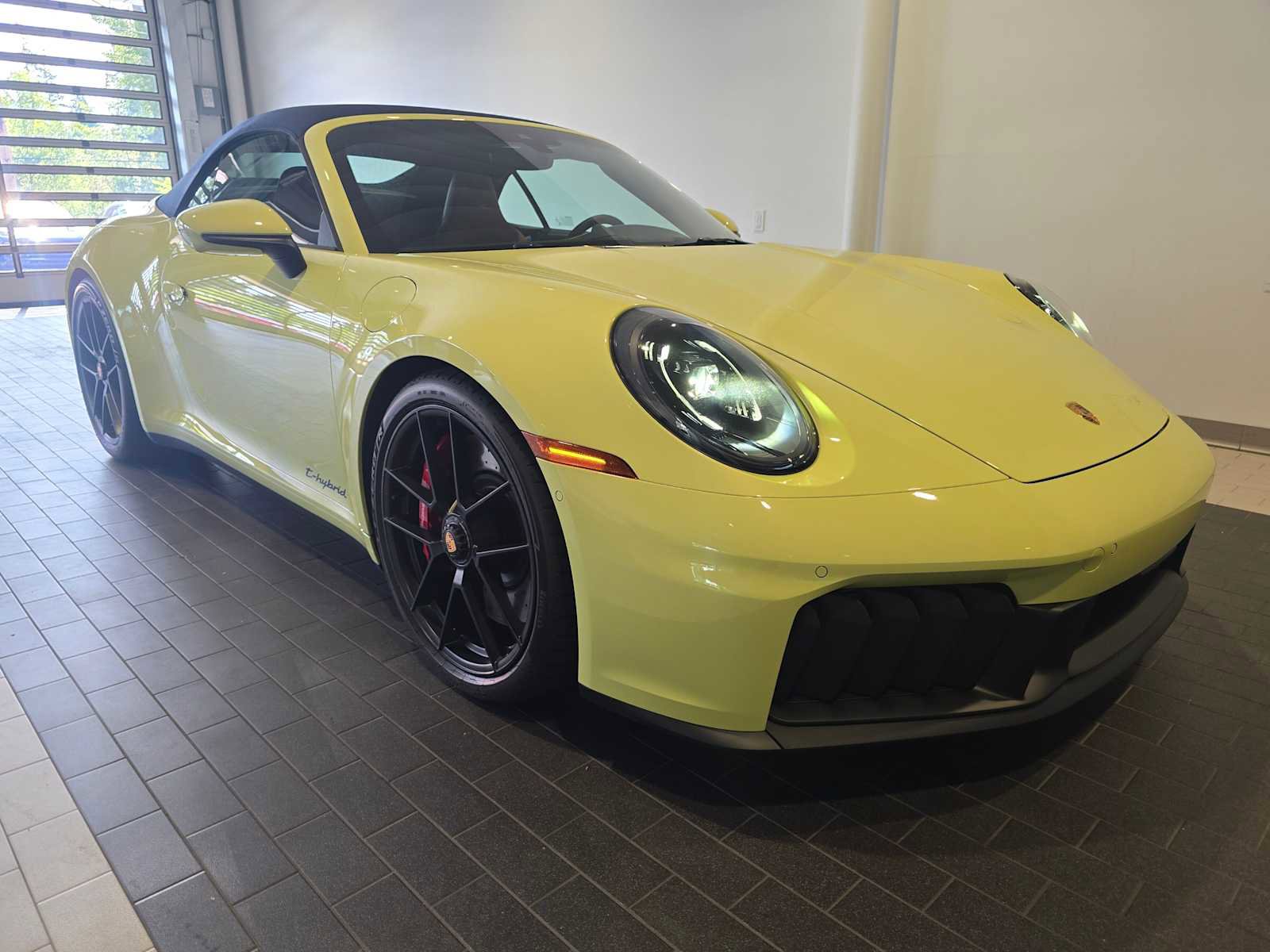 Used 2026 Porsche 911 Carrera 4 GTS AWD/4WD image 9