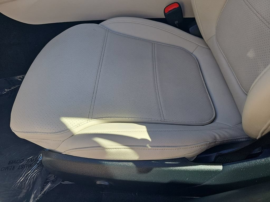 Used 2025 Mercedes-Benz C 300 4MATIC Sedan image 28