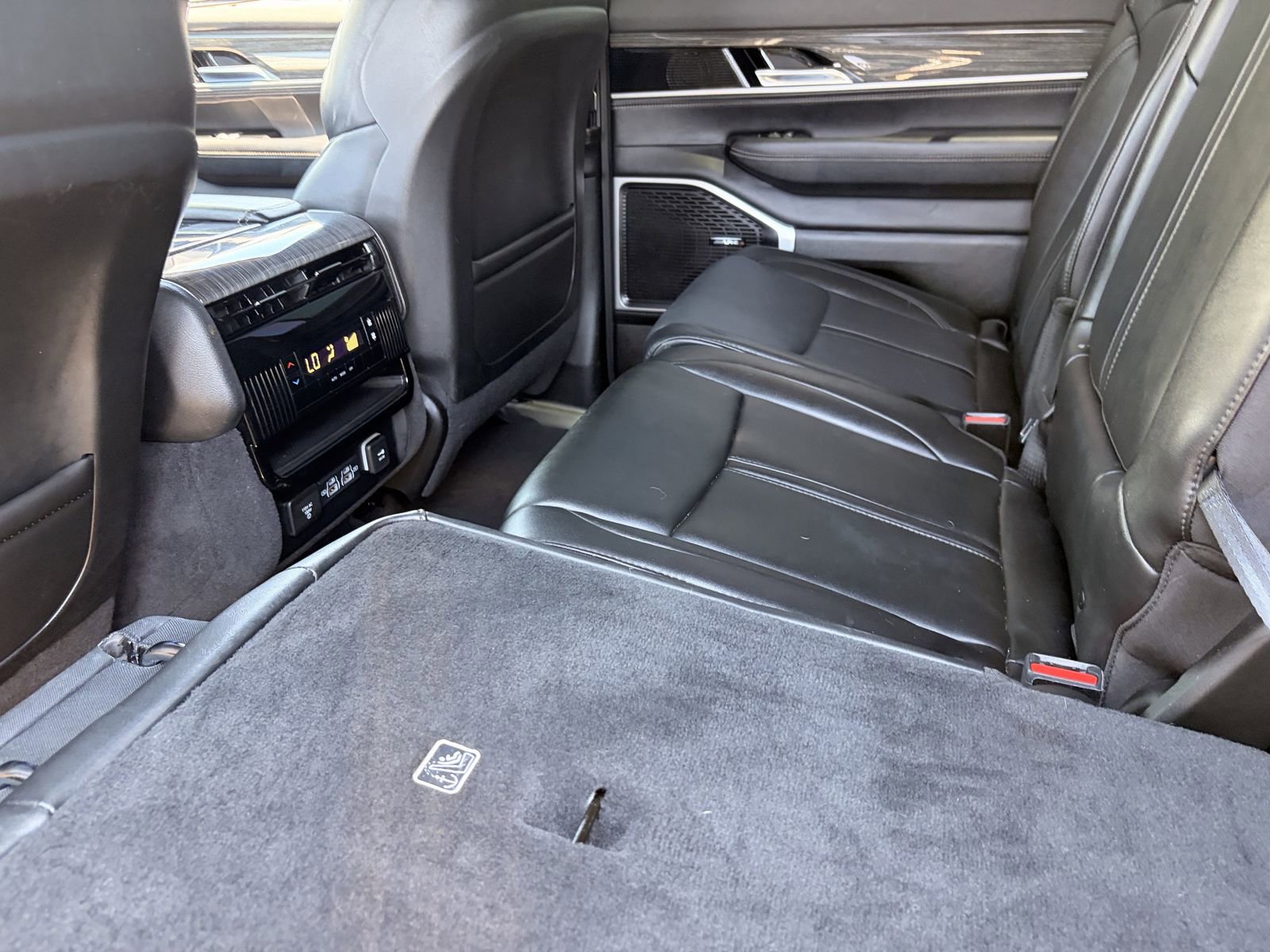Used 2022 Jeep Wagoneer Series II w/ Premium Group I AWD/4WD image 13