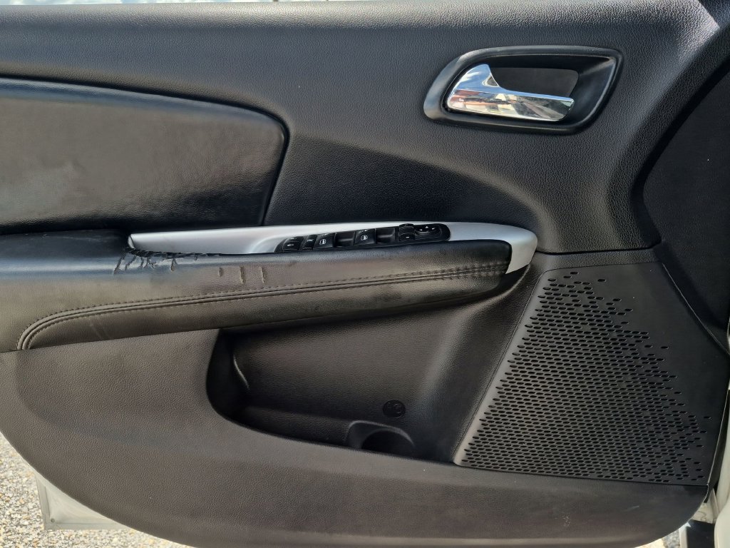 Used 2019 Dodge Journey SE w/ Connectivity Group FWD image 33