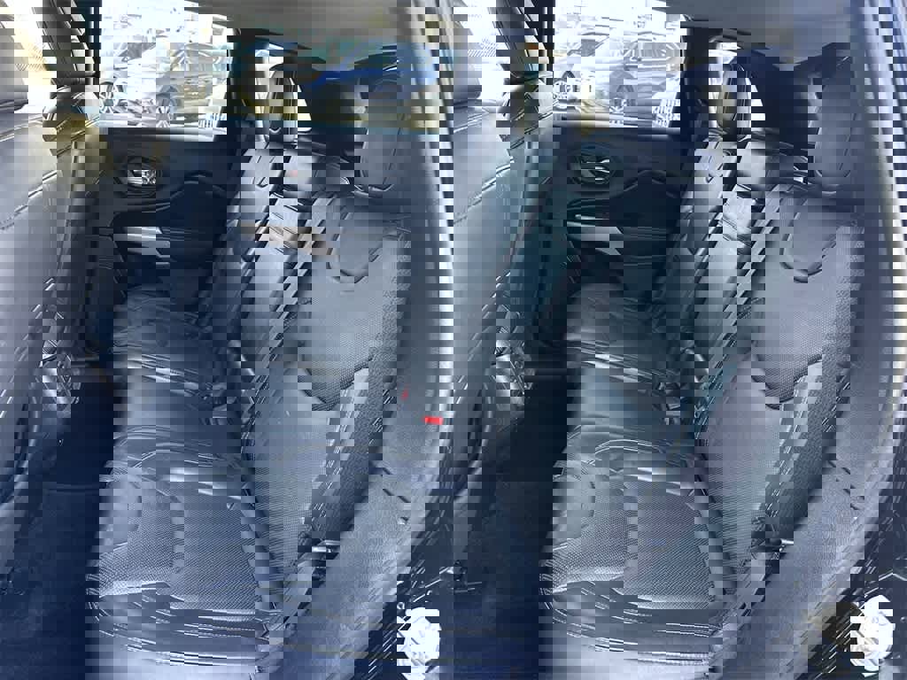 Used 2018 Jeep Cherokee Limited w/ Technology Group image 14