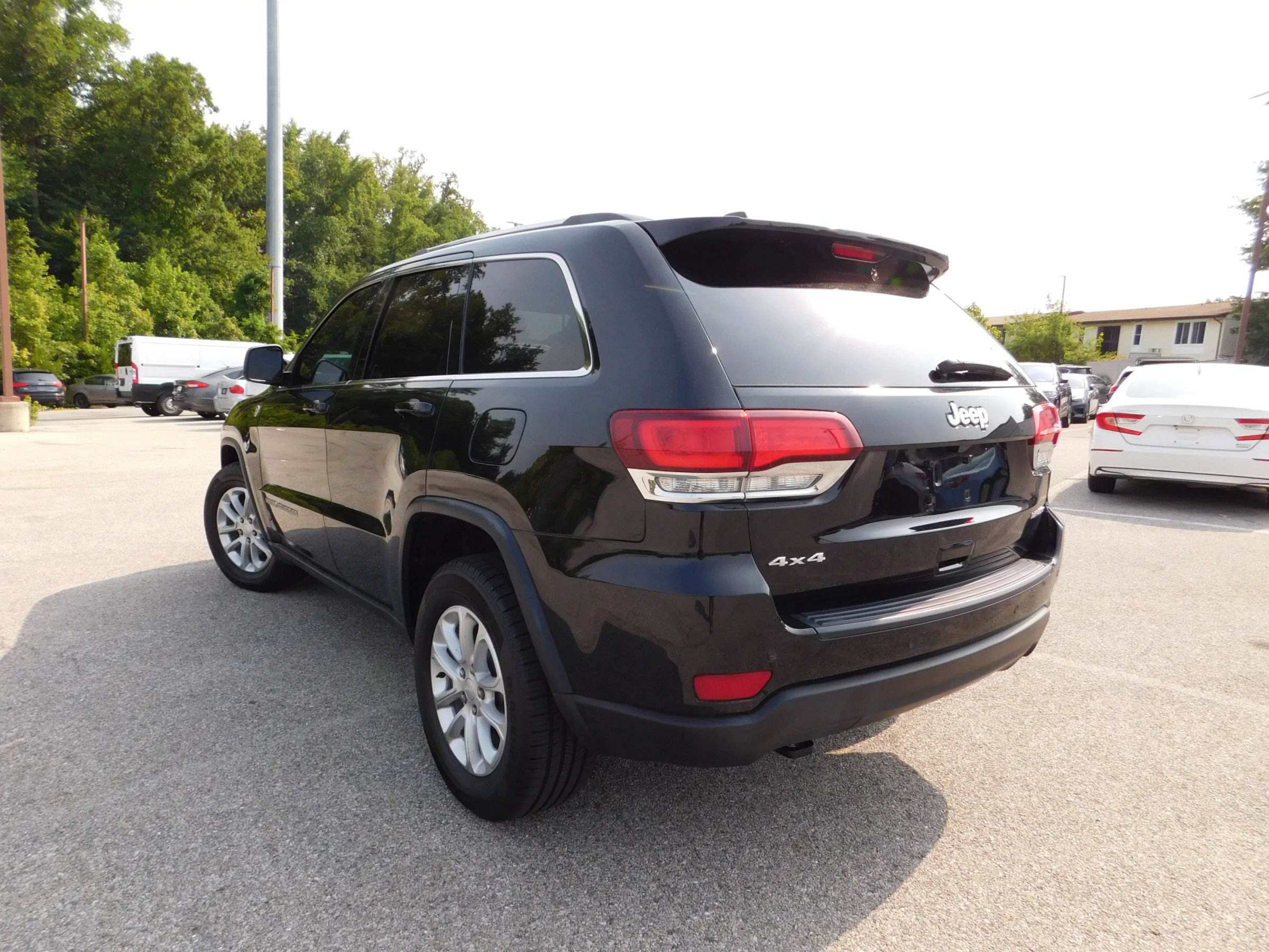 Used 2021 Jeep Grand Cherokee Laredo AWD/4WD image 7
